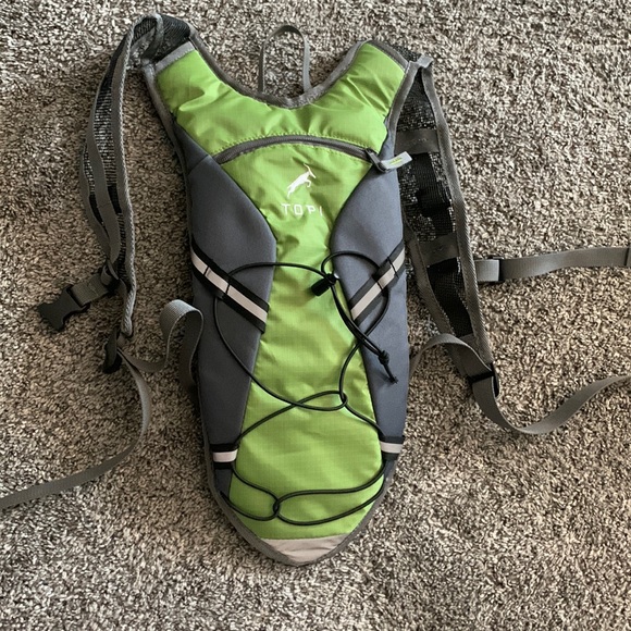 Topi Hydration Pack Green Backpack Polyester 2L - Picture 1 of 4